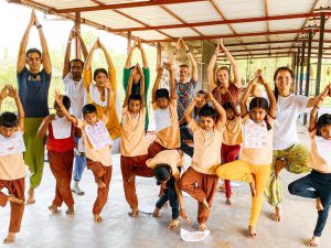 Volontariat Govardhan EcoVillage Yoga enfants